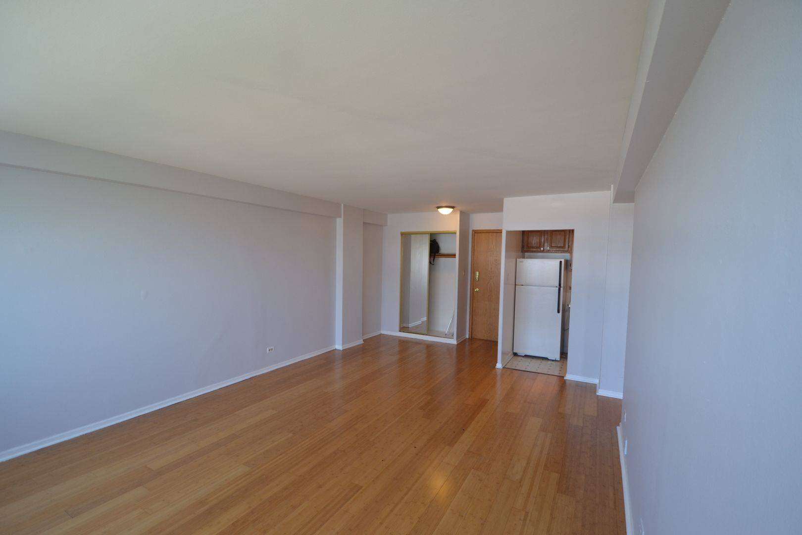 Chicago, IL 60613,4180 N Marine DR #208