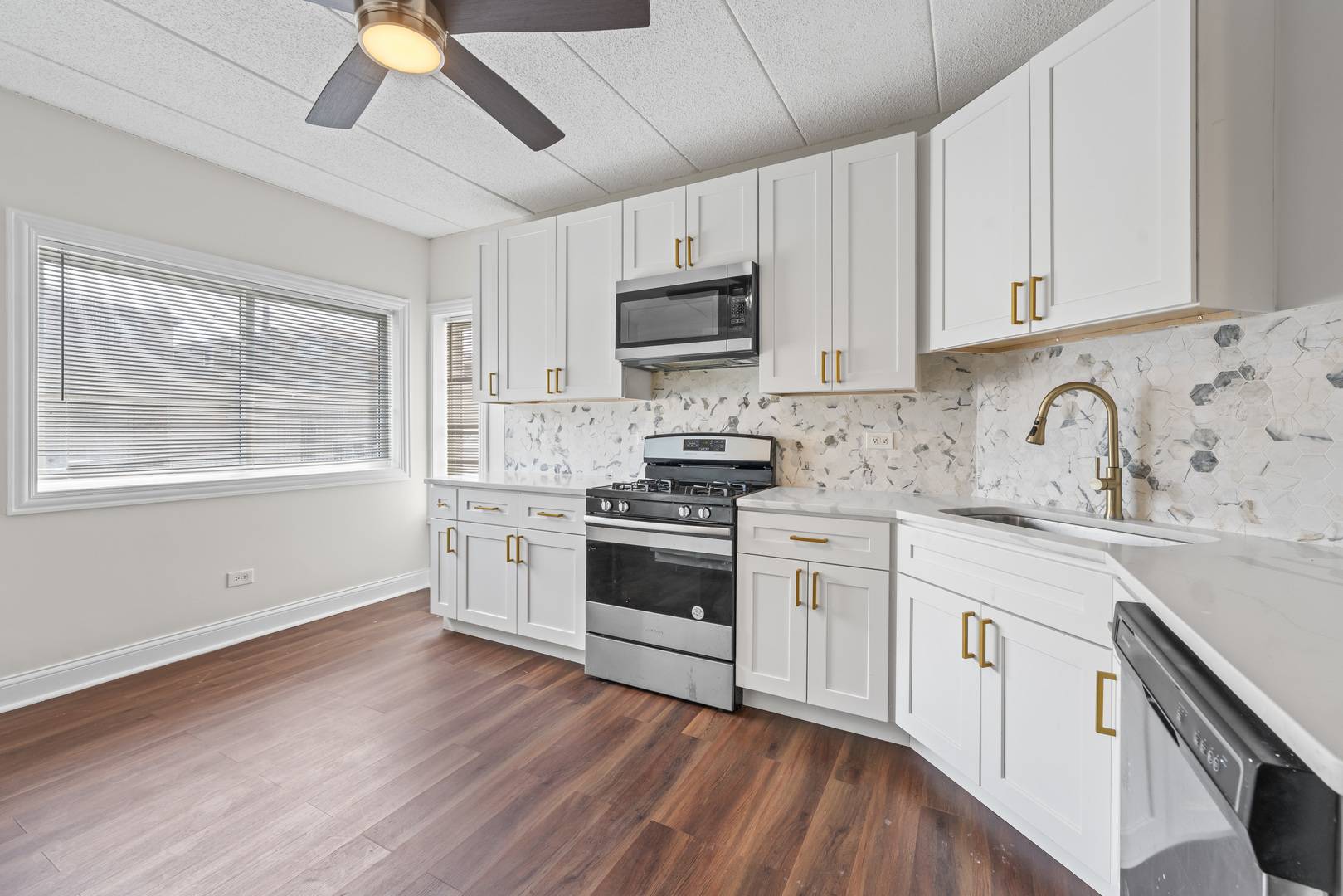 Hickory Hills, IL 60457,9431 S 79th AVE #105N