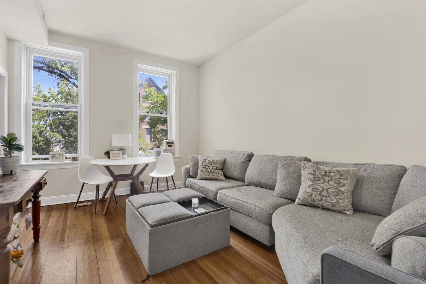 Chicago, IL 60614,1903 W Dickens AVE #2F