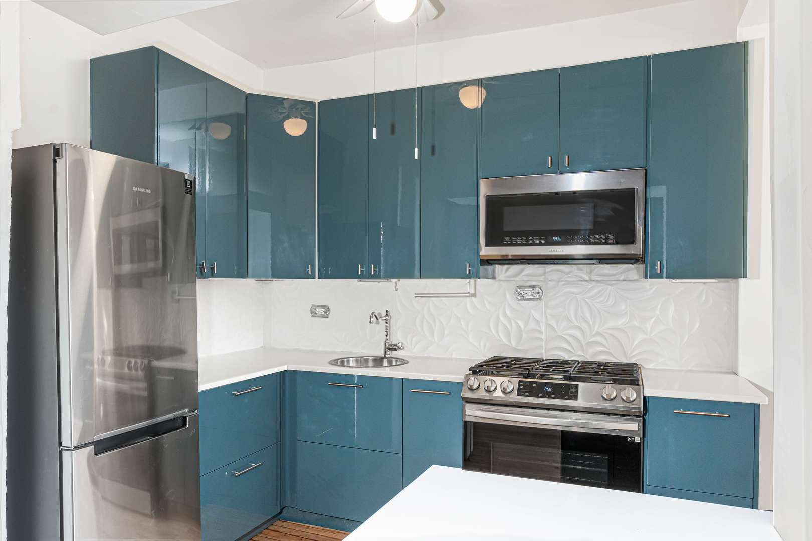 Chicago, IL 60657,3520 N Lake Shore DR #4P