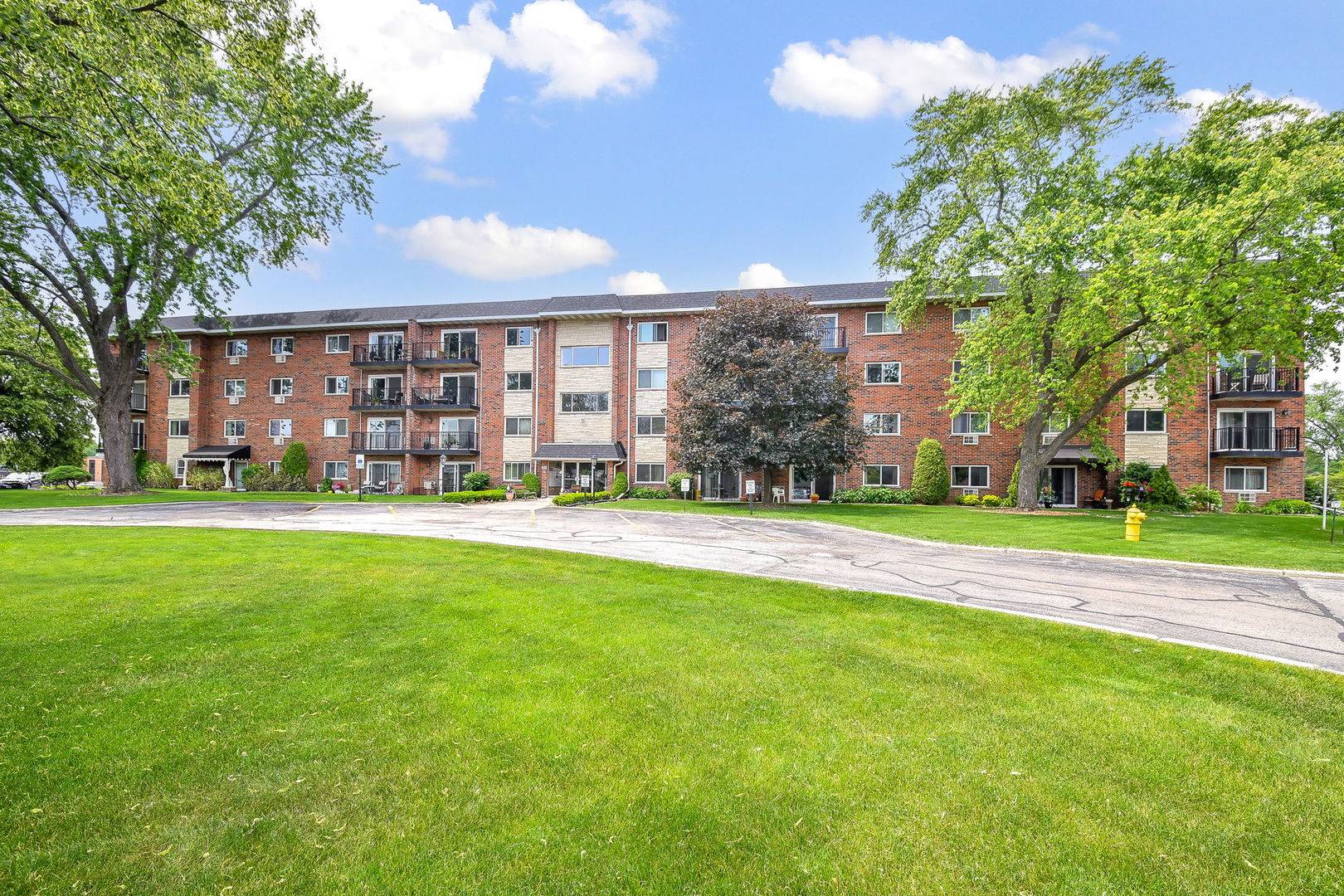 Wheaton, IL 60187,100 W Park CIR #1E