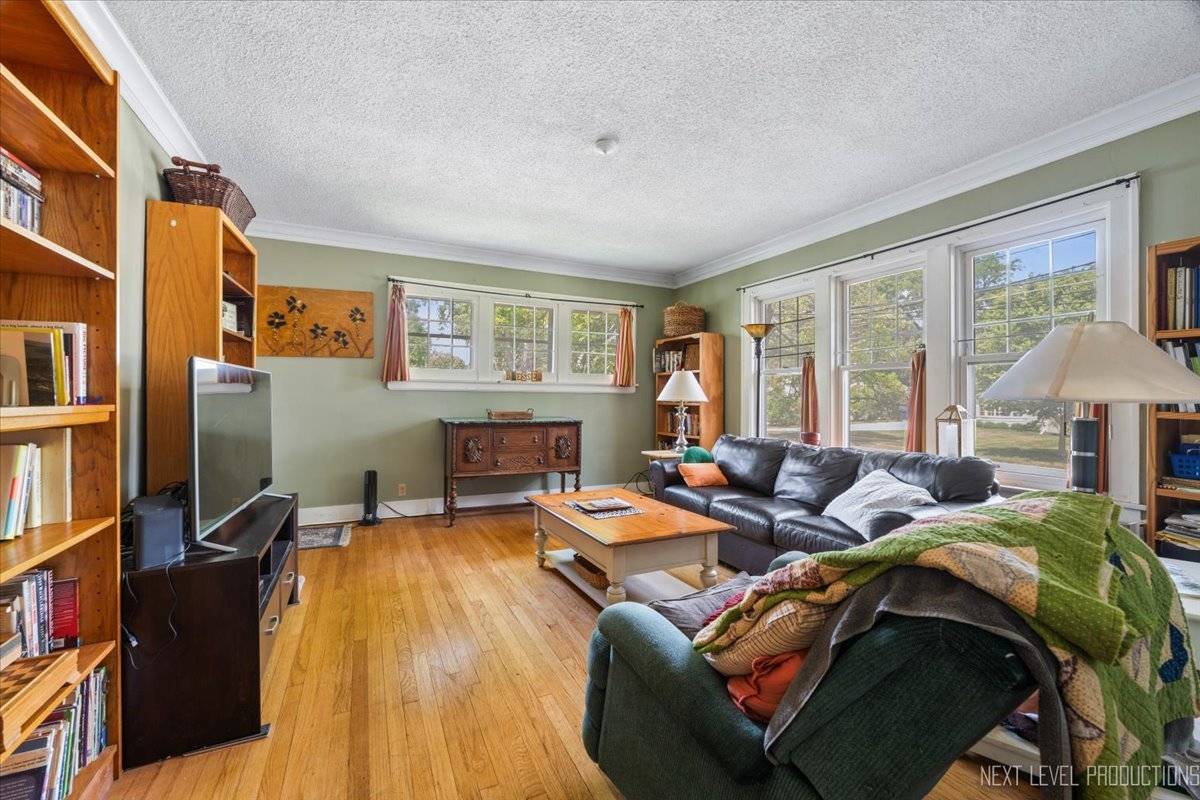 Glen Ellyn, IL 60137,285 Hill AVE