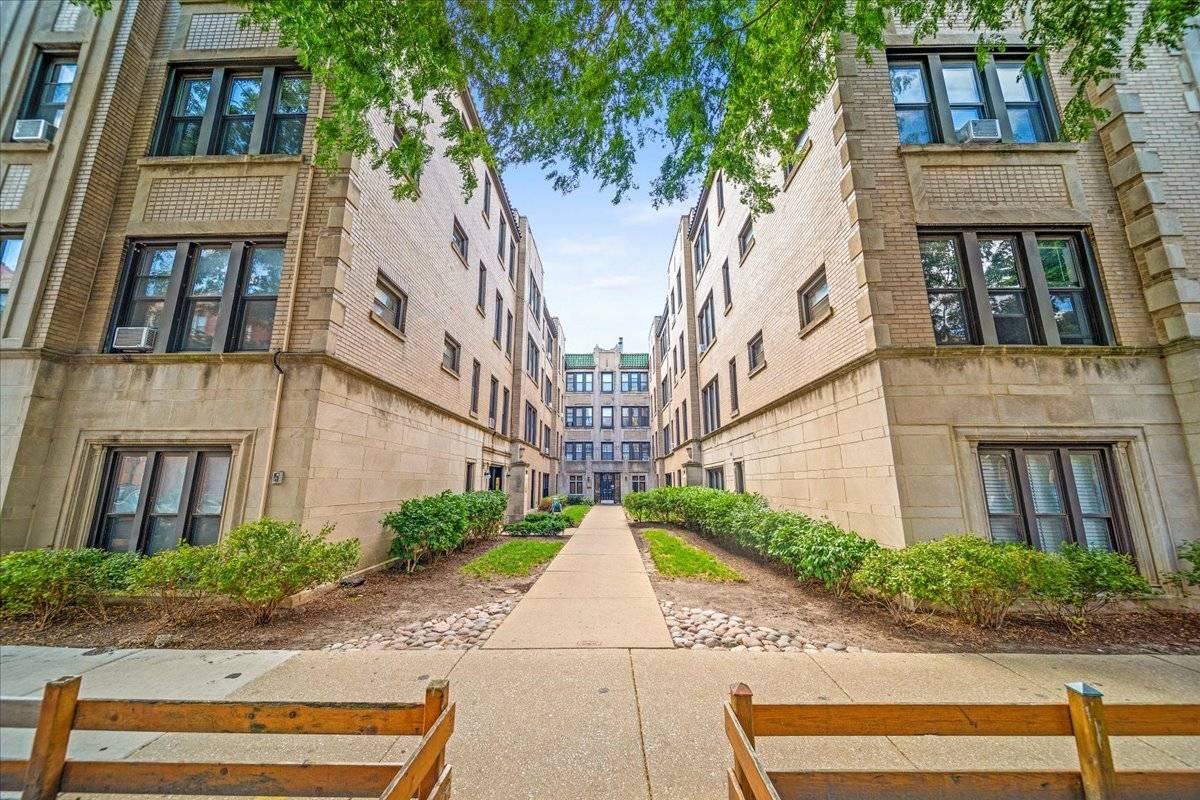 Chicago, IL 60657,641 W ROSCOE ST #W3