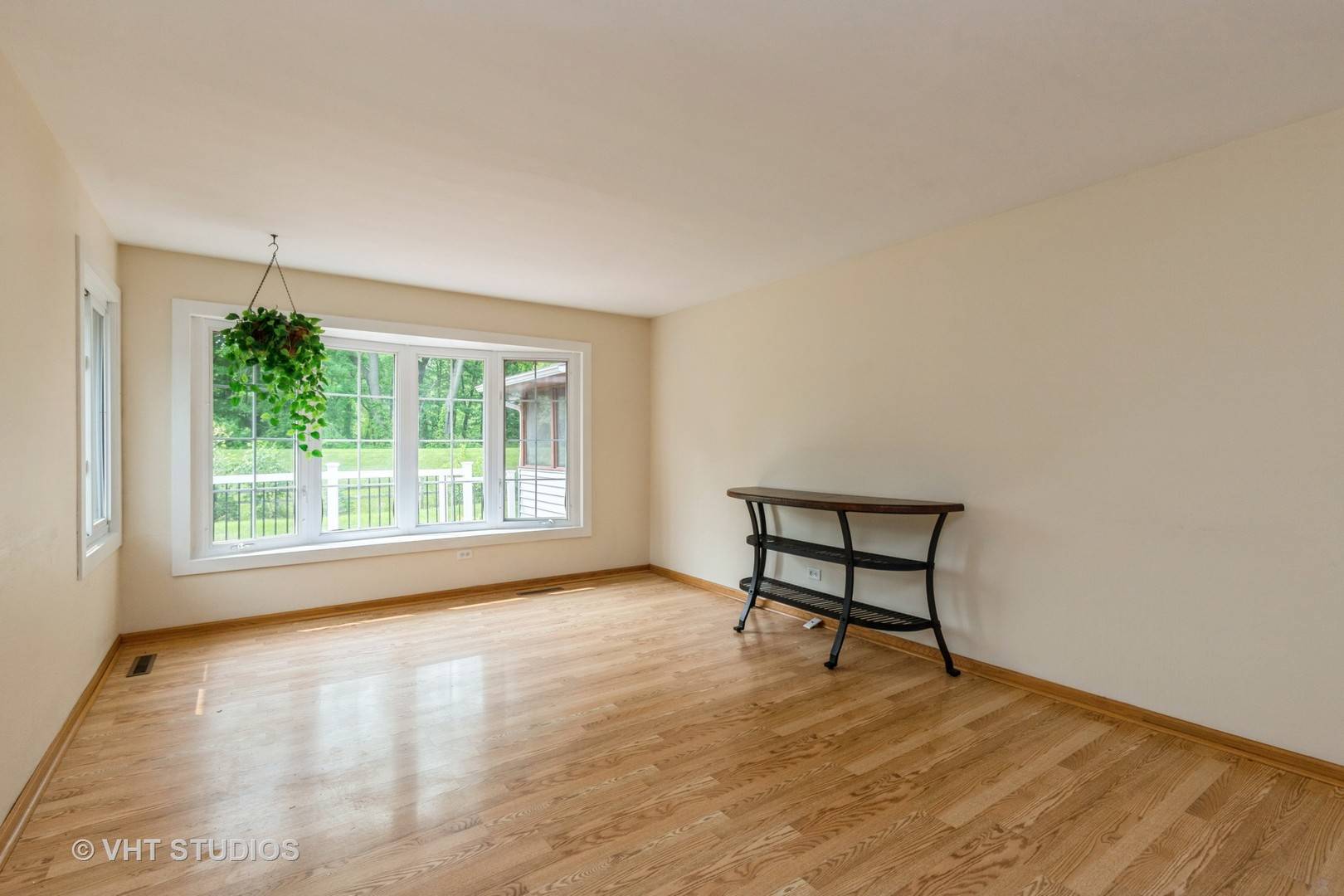 Libertyville, IL 60048,16199 W Des Plaines DR