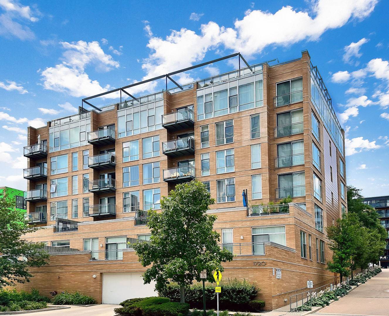 Evanston, IL 60201,1720 Oak AVE #703