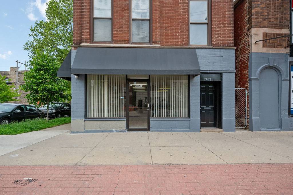 Chicago, IL 60647,2021 N Western AVE #1