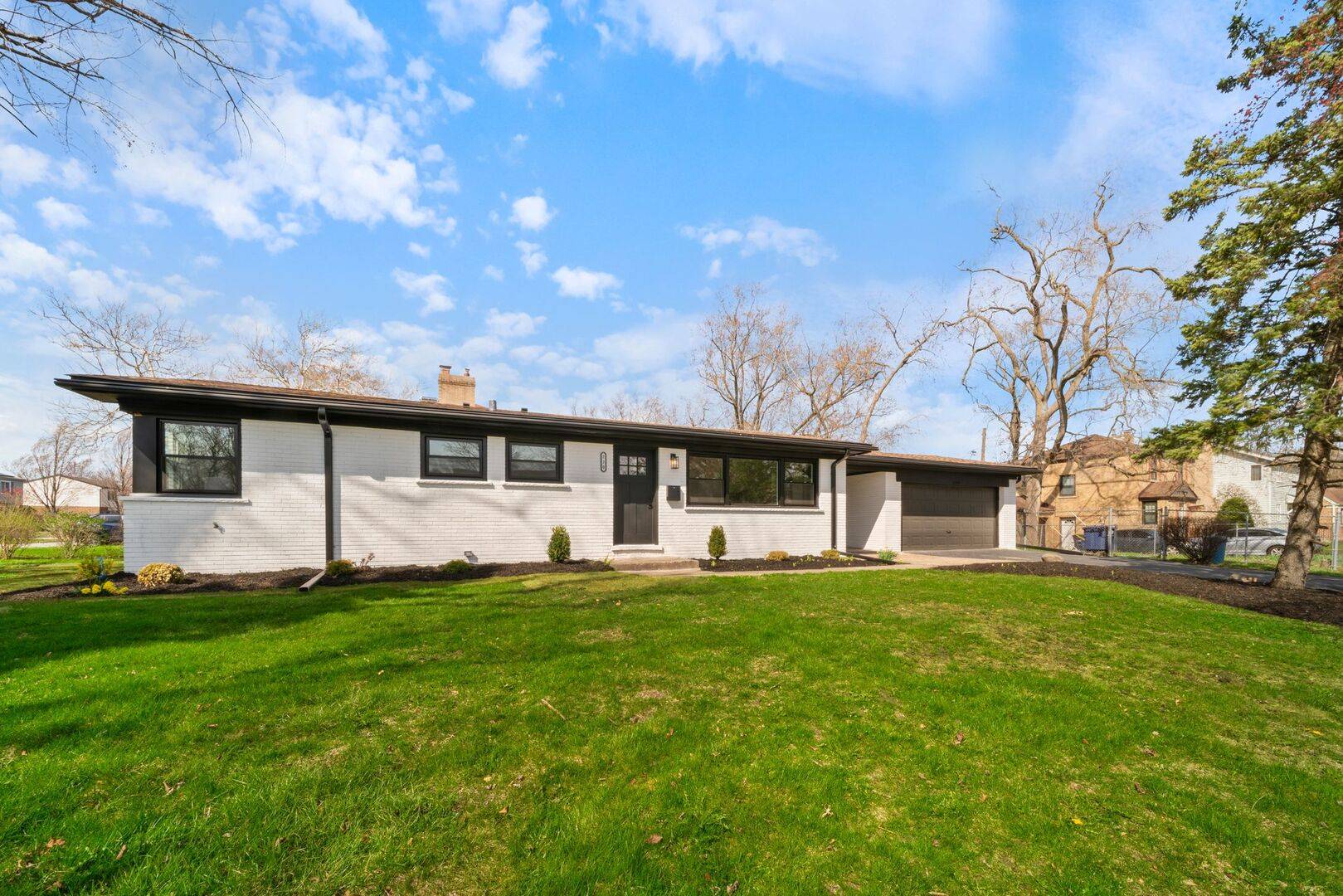 Des Plaines, IL 60016,220 E Washington ST
