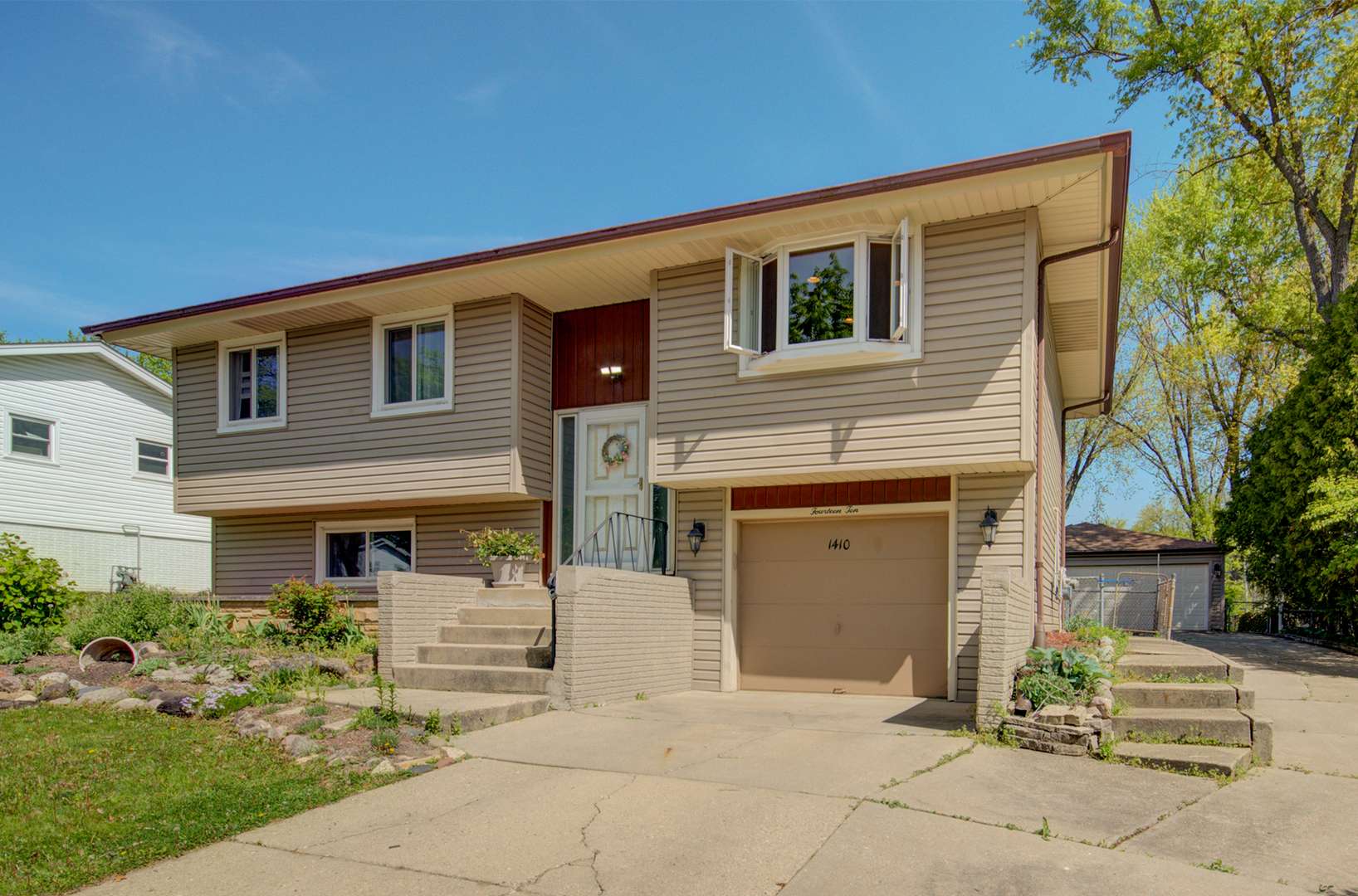 Schaumburg, IL 60193,1410 Concord LN