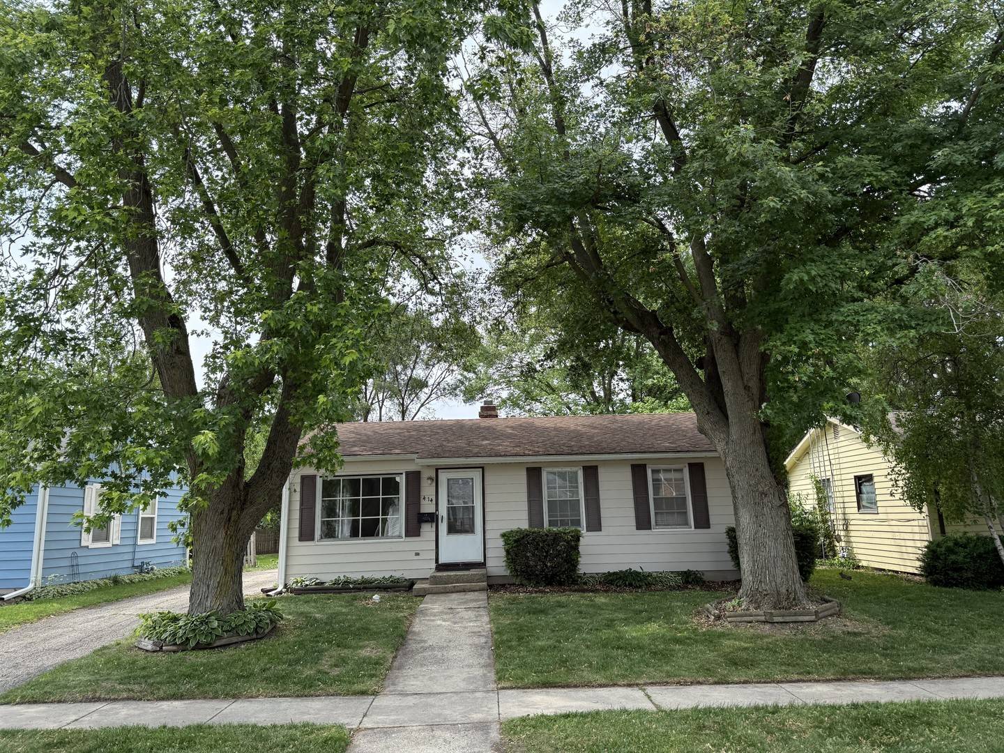 Dekalb, IL 60115,414 Spring AVE