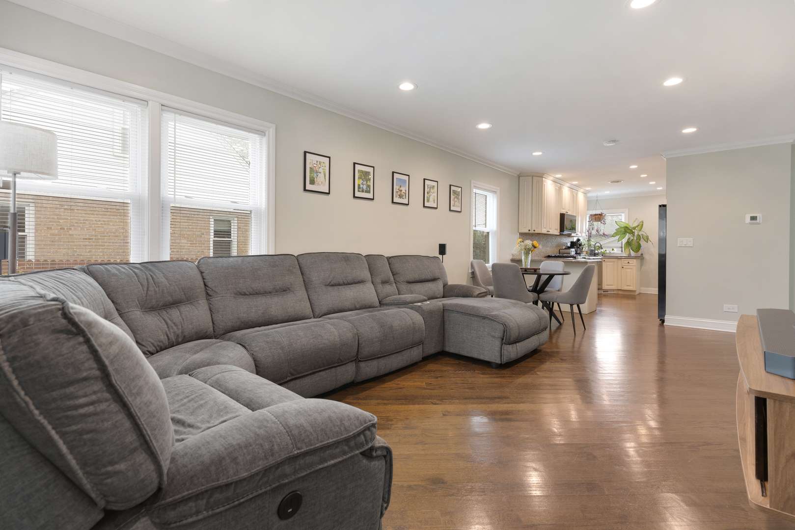 Des Plaines, IL 60016,889 S Golf Cul de Sac ST