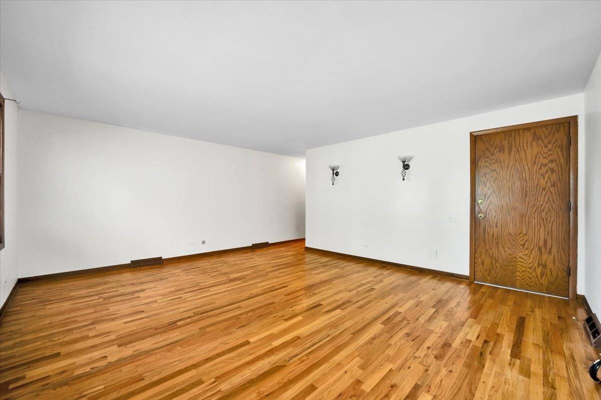 Mount Prospect, IL 60056,901 E Ardyce LN