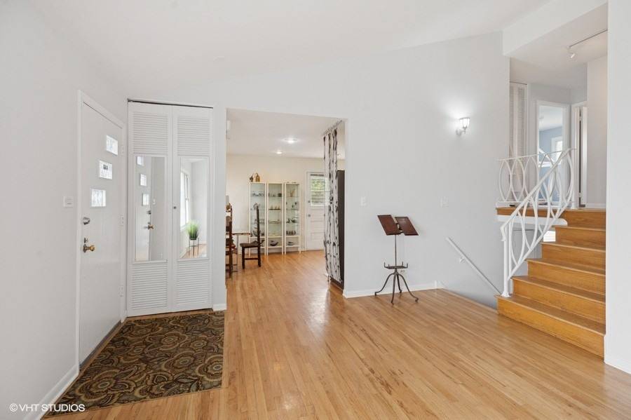 Niles, IL 60714,7035 W Greenleaf ST