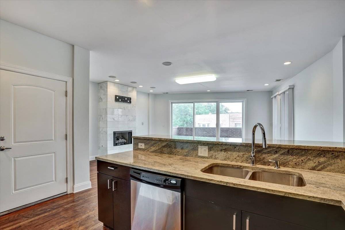 Chicago, IL 60618,3505 N Elston AVE #2