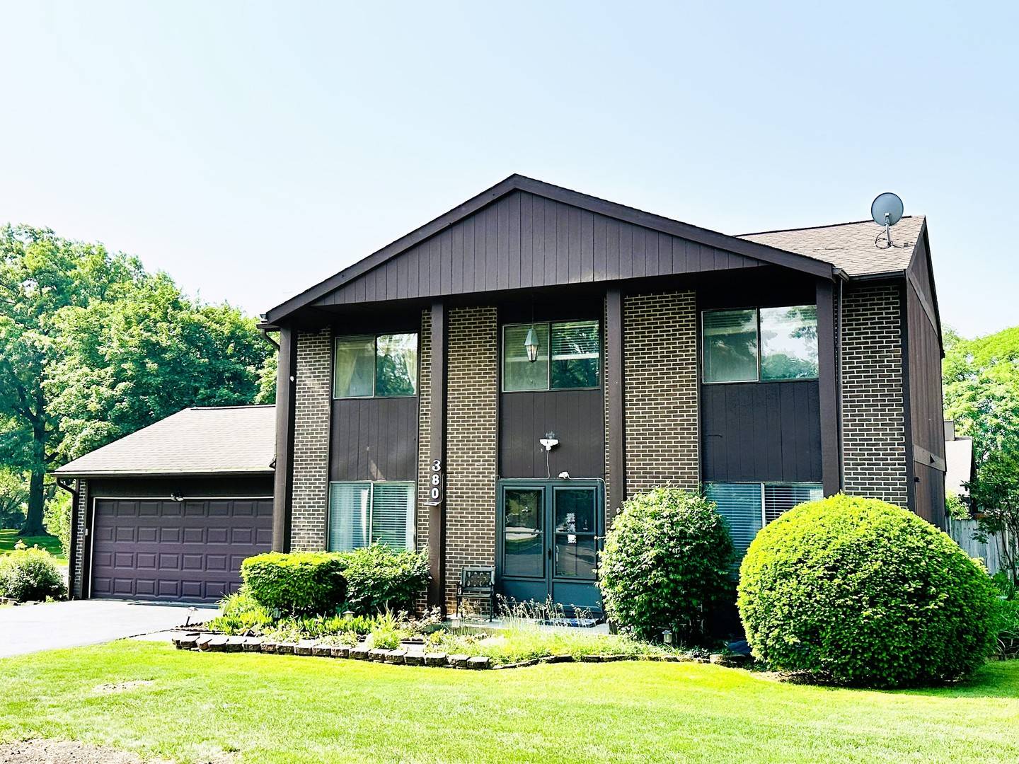 Roselle, IL 60172,380 Ventura Club DR