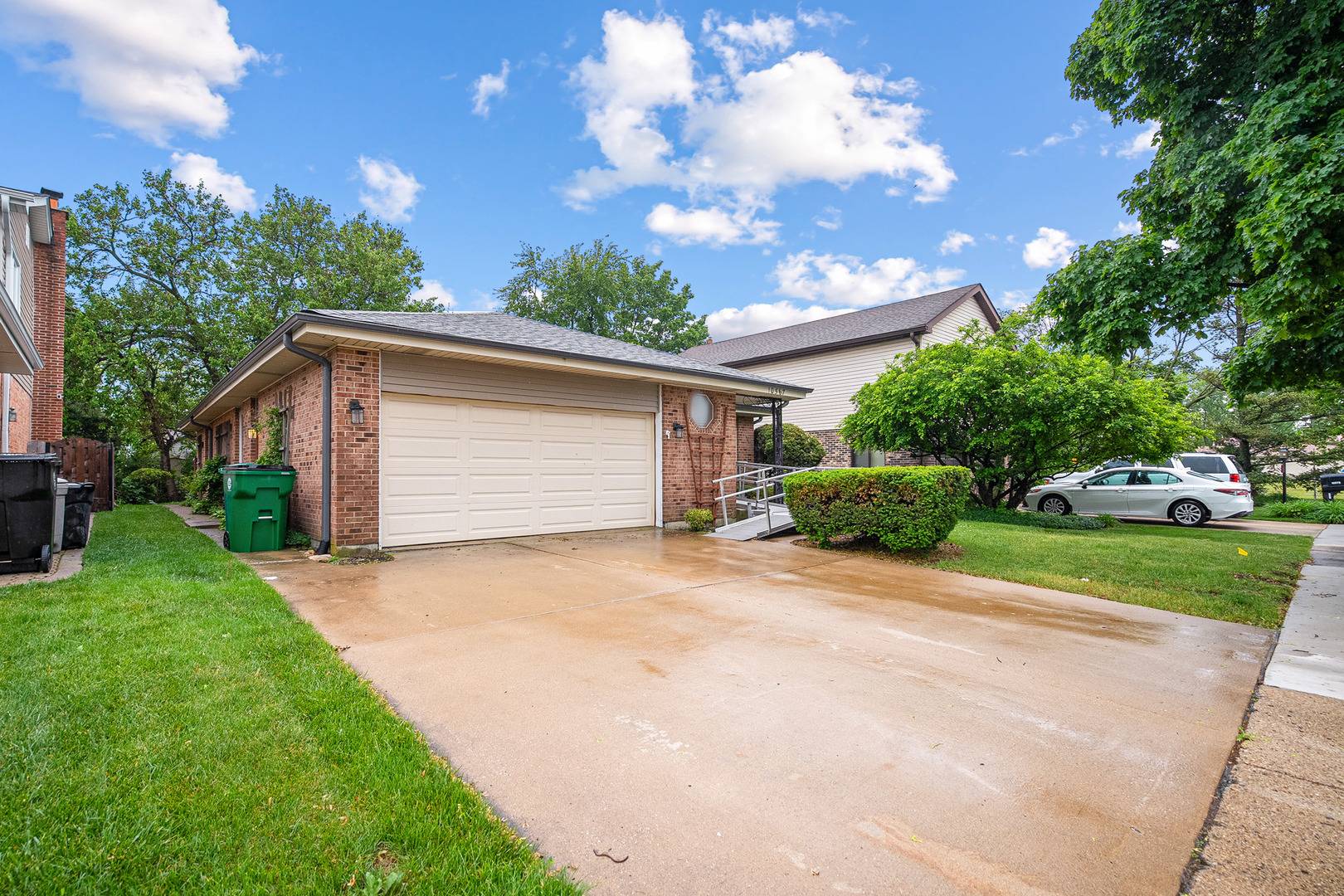 Westchester, IL 60154,10567 Waterford DR