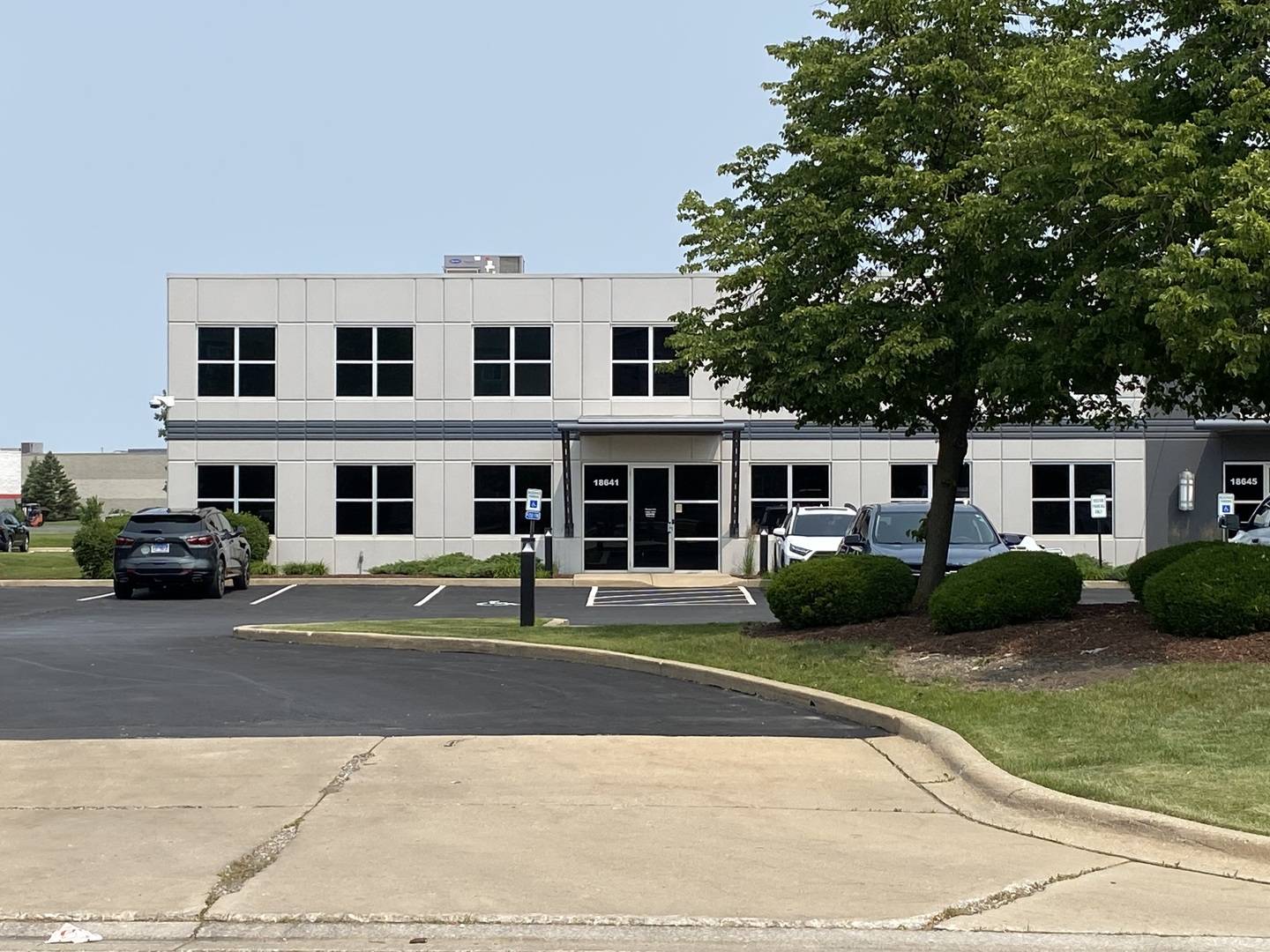 Tinley Park, IL 60477,18641 W CREEK DR