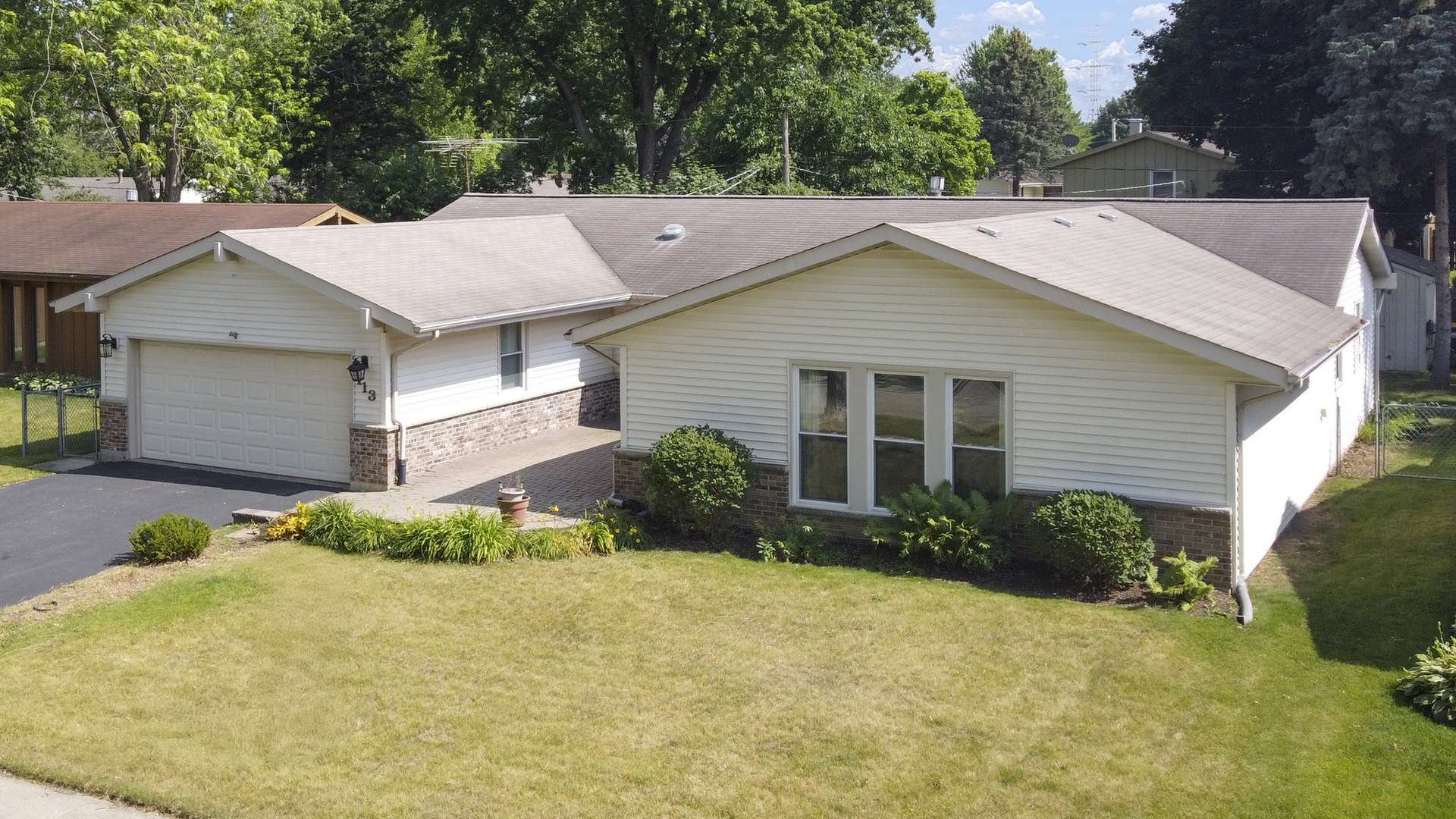 Cary, IL 60013,113 Sherwood DR