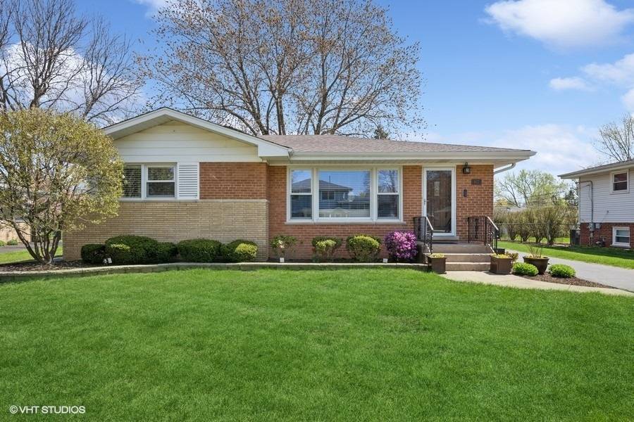Arlington Heights, IL 60004,907 N WILSHIRE LN