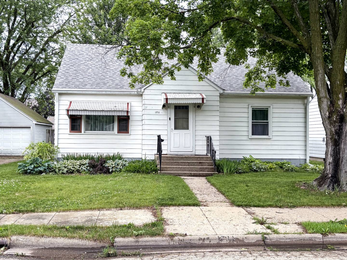 Sterling, IL 61081,1711 17th AVE