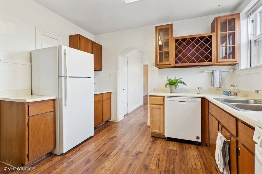 Chicago, IL 60659,6038 N Washtenaw AVE #3
