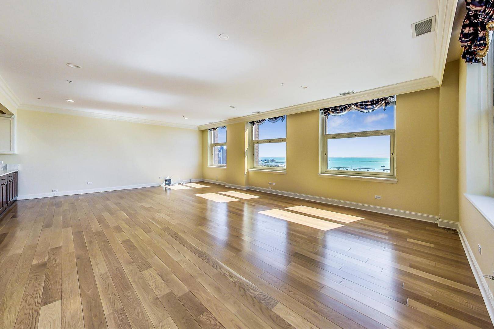 Chicago, IL 60604,330 S Michigan AVE #1705