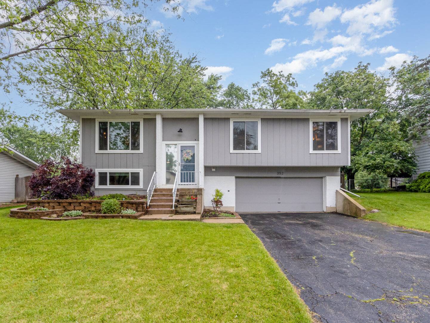 Bolingbrook, IL 60440,352 Falcon Ridge WAY