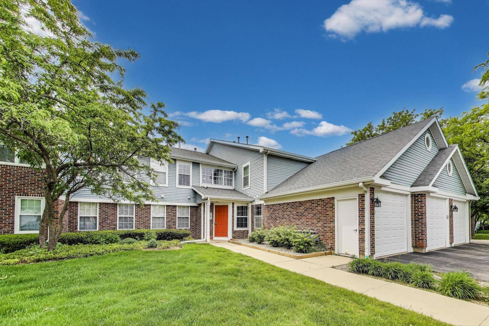 Palatine, IL 60067,215 W Jennifer LN #1