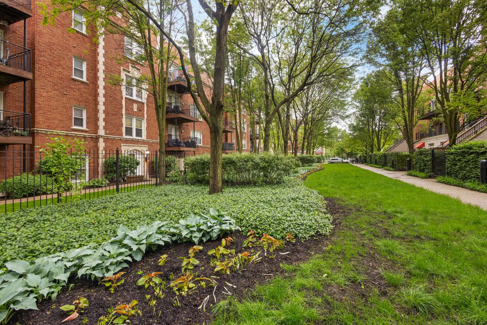 Chicago, IL 60653,1033 E 46th ST #303