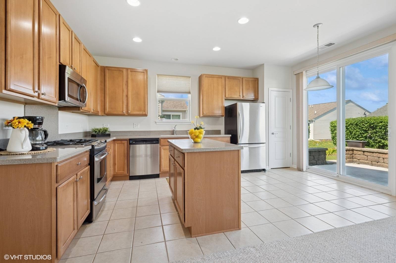 Mundelein, IL 60060,3332 Sheridan LN