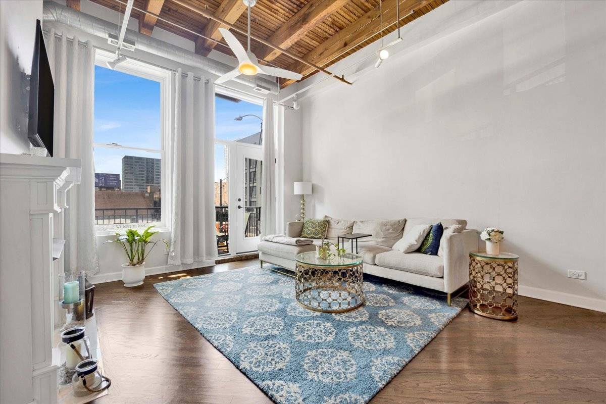 Chicago, IL 60661,616 W Fulton ST #212
