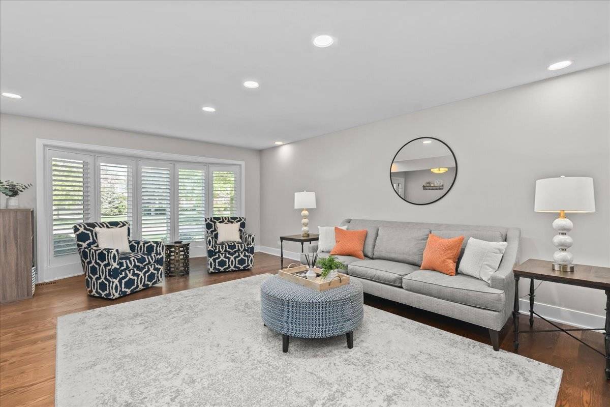 Northbrook, IL 60062,3365 Lake Knoll DR