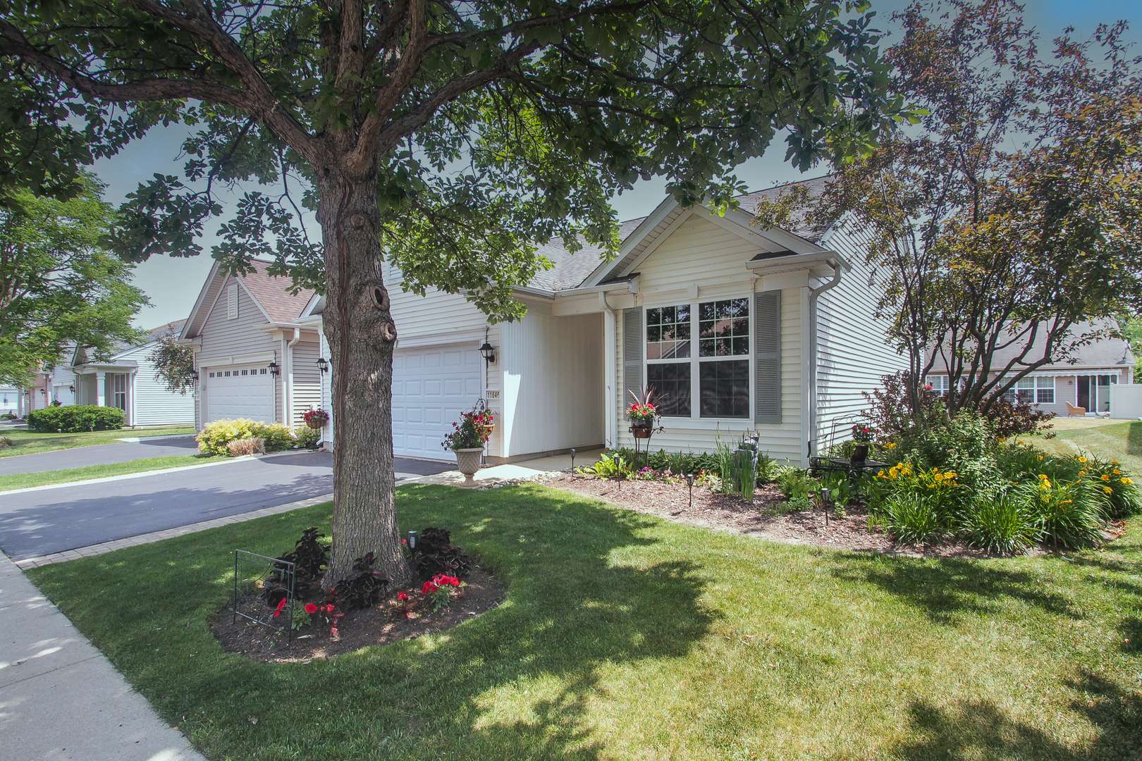 Huntley, IL 60142,11646 Evergreen LN