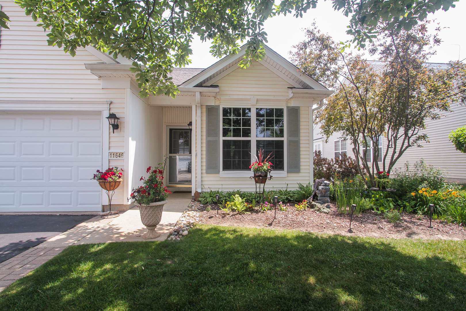 Huntley, IL 60142,11646 Evergreen LN