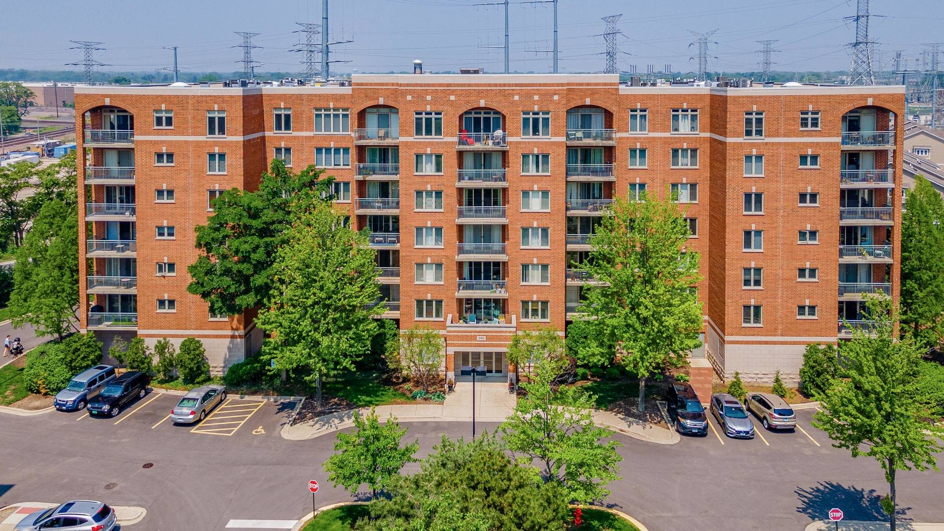 Des Plaines, IL 60016,390 S Western AVE #504