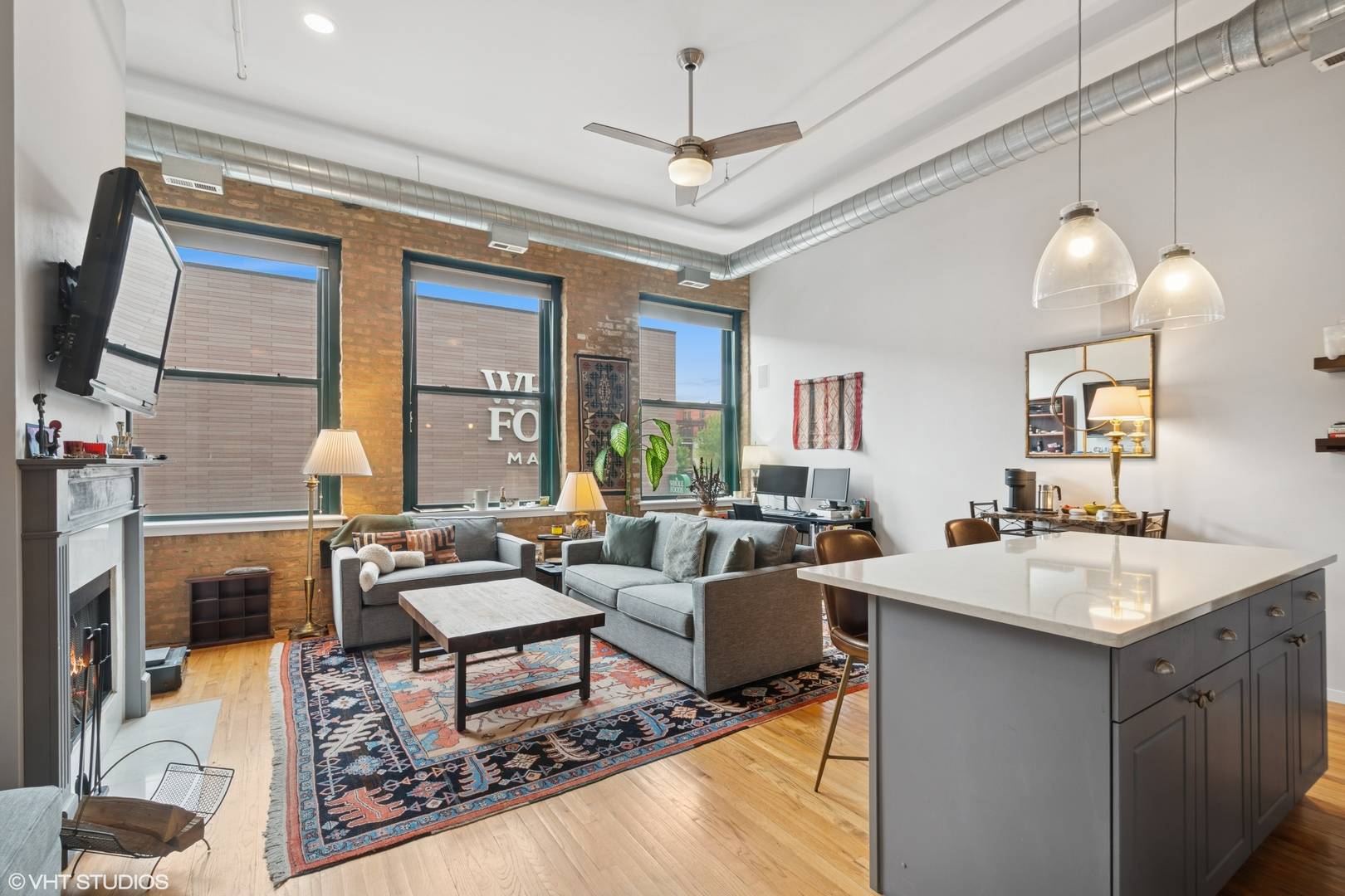 Chicago, IL 60657,3151 N Lincoln AVE #204
