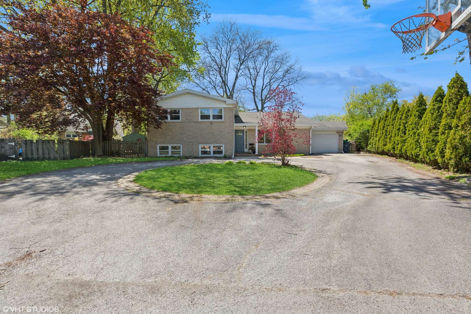 Wilmette, IL 60091,327 Wilshire DR E
