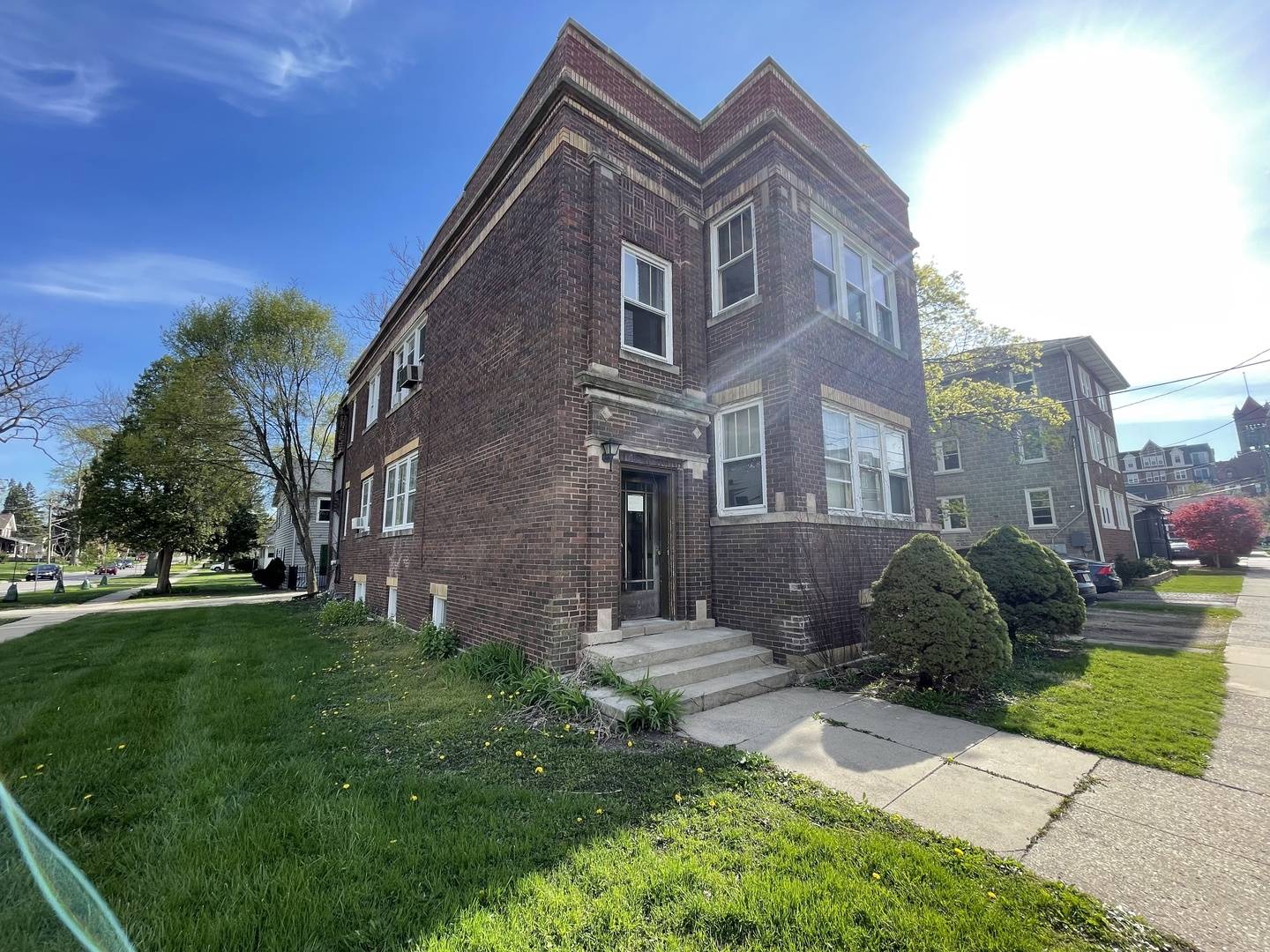 Wheaton, IL 60187,330 E Liberty ST #4