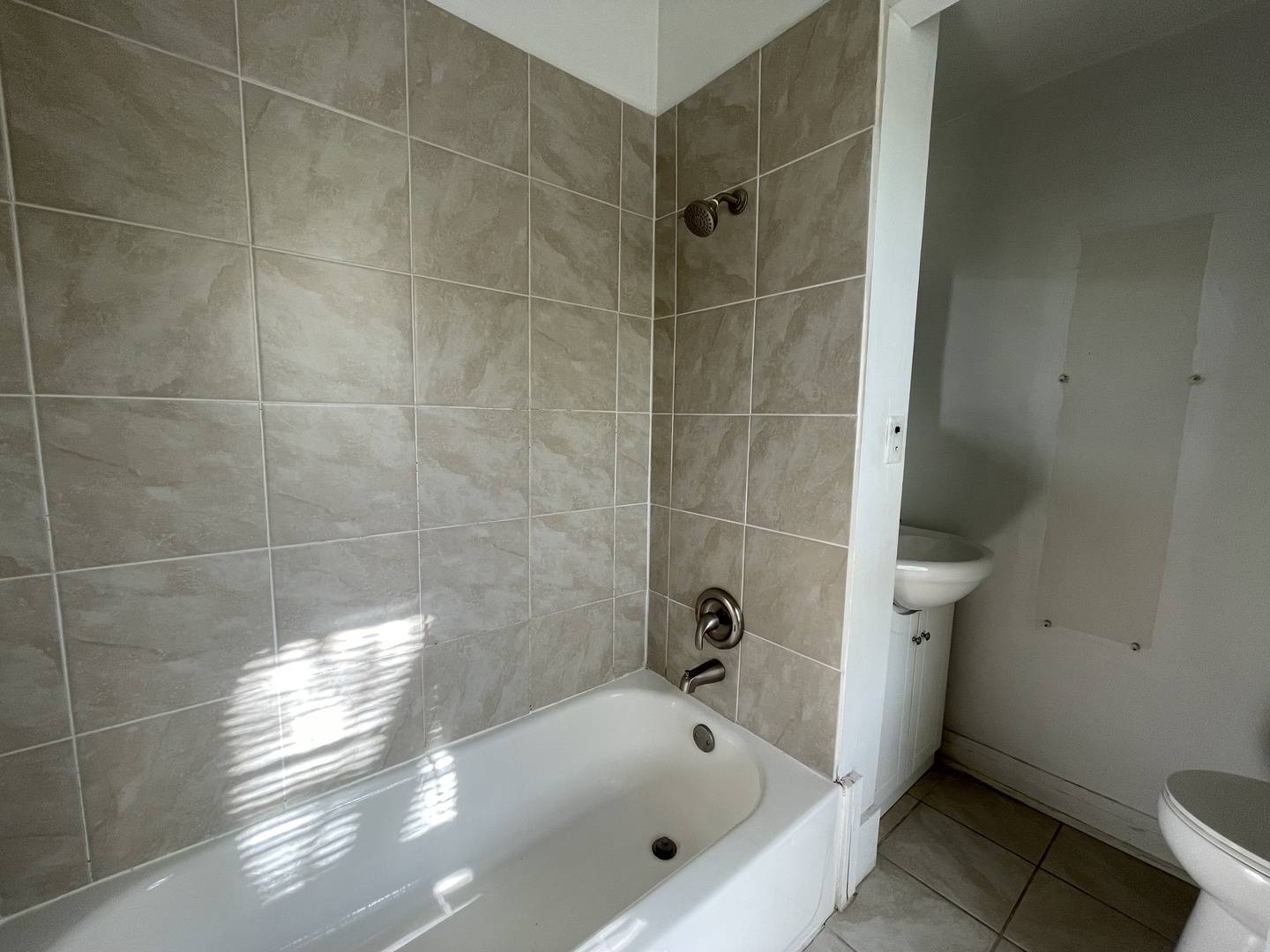 Wheaton, IL 60187,330 E Liberty ST #4