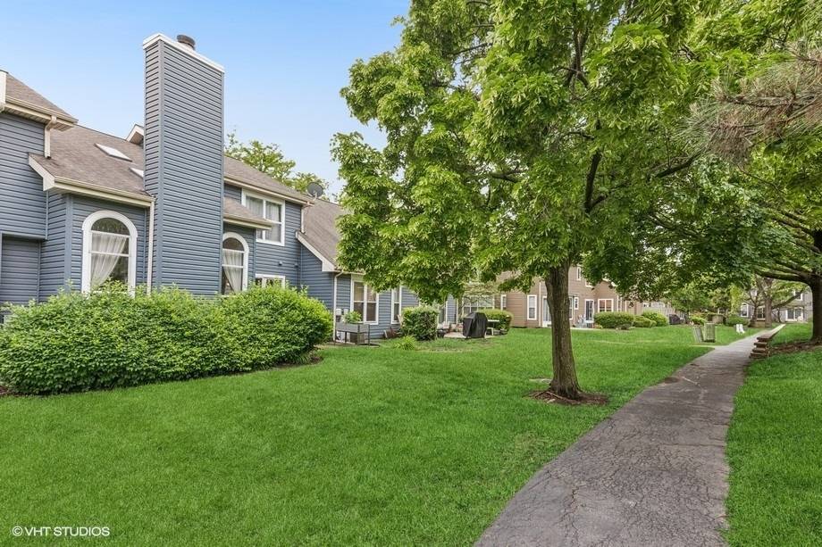 Carol Stream, IL 60188,1063 Ridgefield CIR