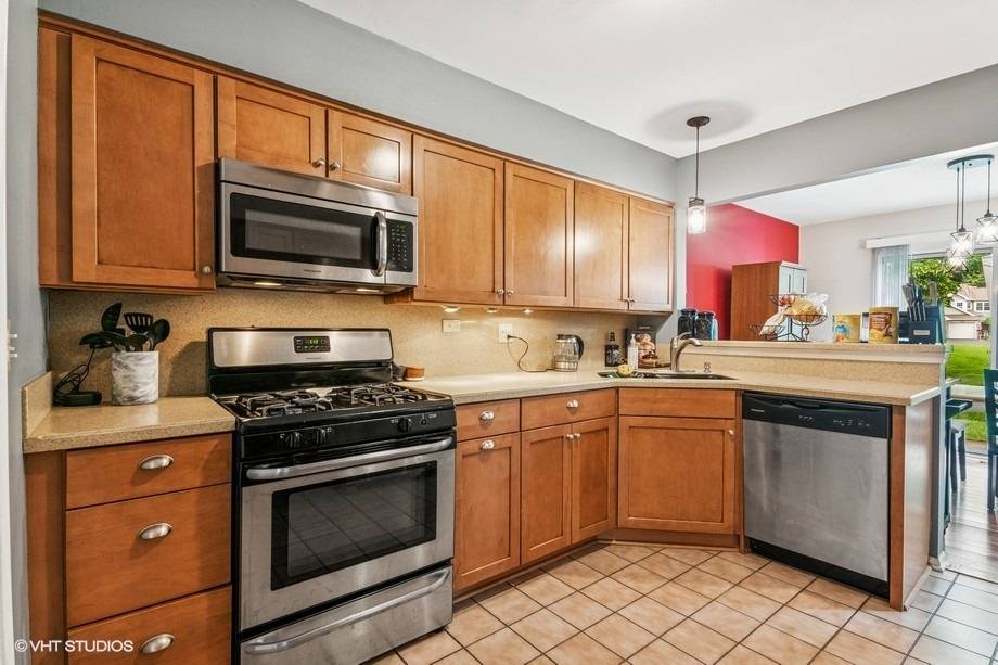 Carol Stream, IL 60188,1063 Ridgefield CIR