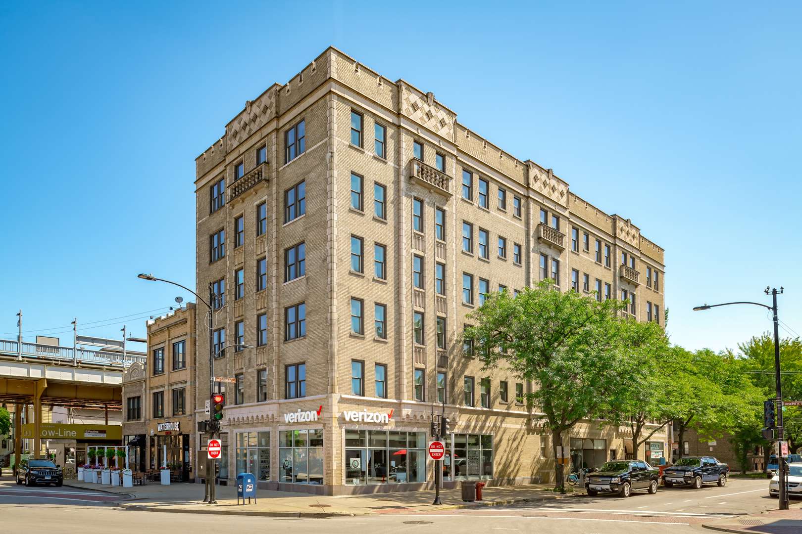 Chicago, IL 60657,1650 W Roscoe ST #410