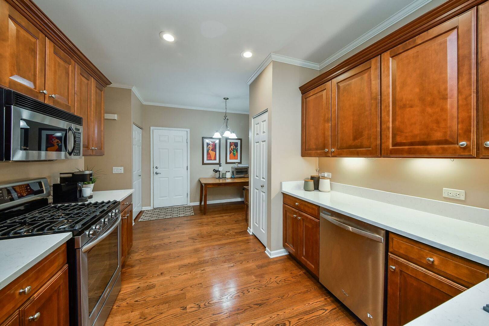 North Aurora, IL 60542,375 Ridge RD