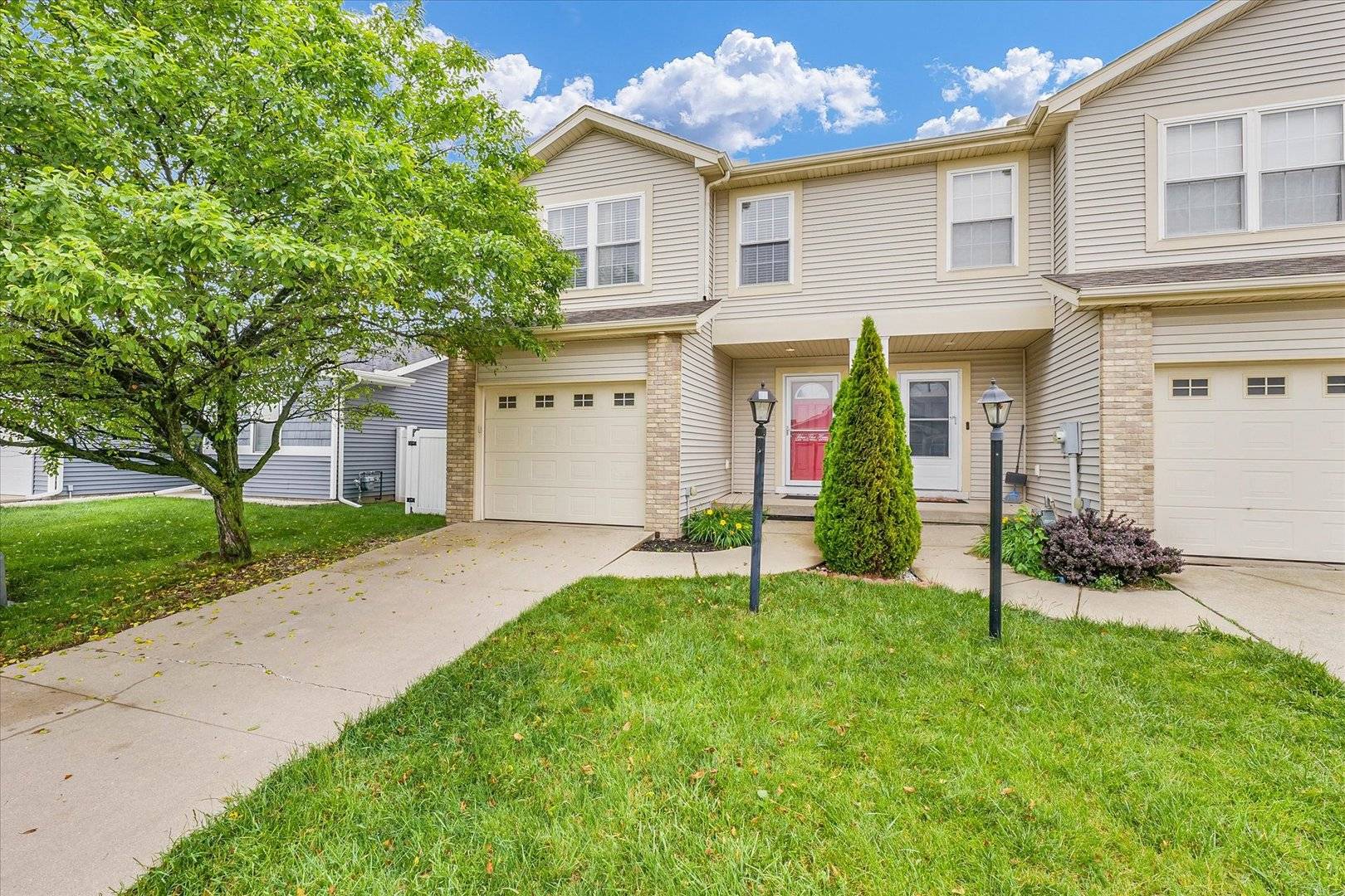 Champaign, IL 61822,3706 Sandstone DR