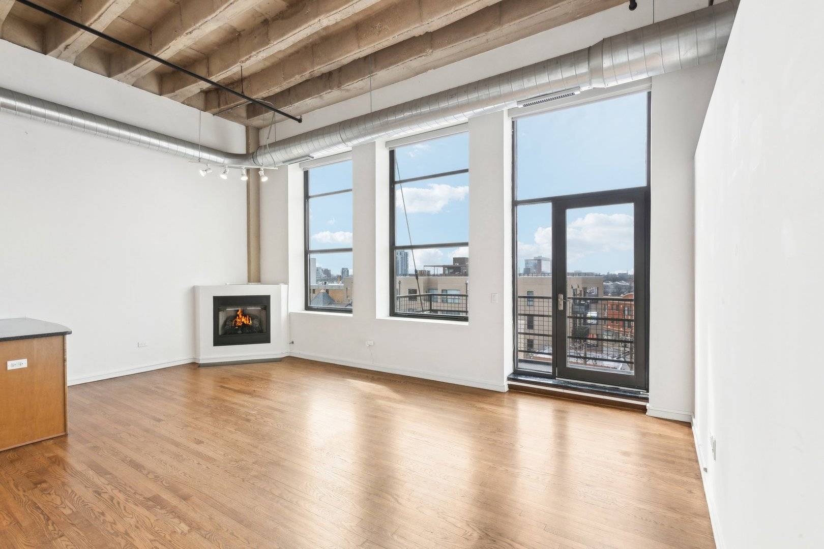 Chicago, IL 60612,1645 W Ogden AVE #516