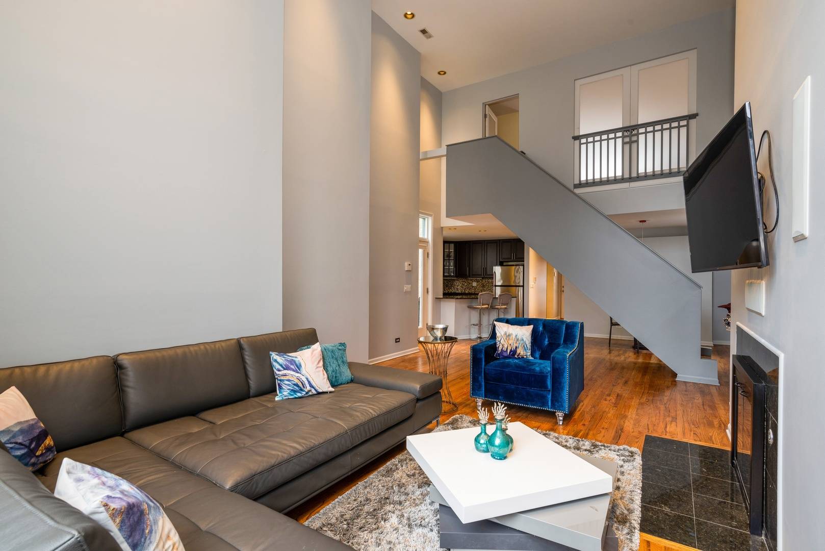Chicago, IL 60657,2943 N Lincoln AVE #201