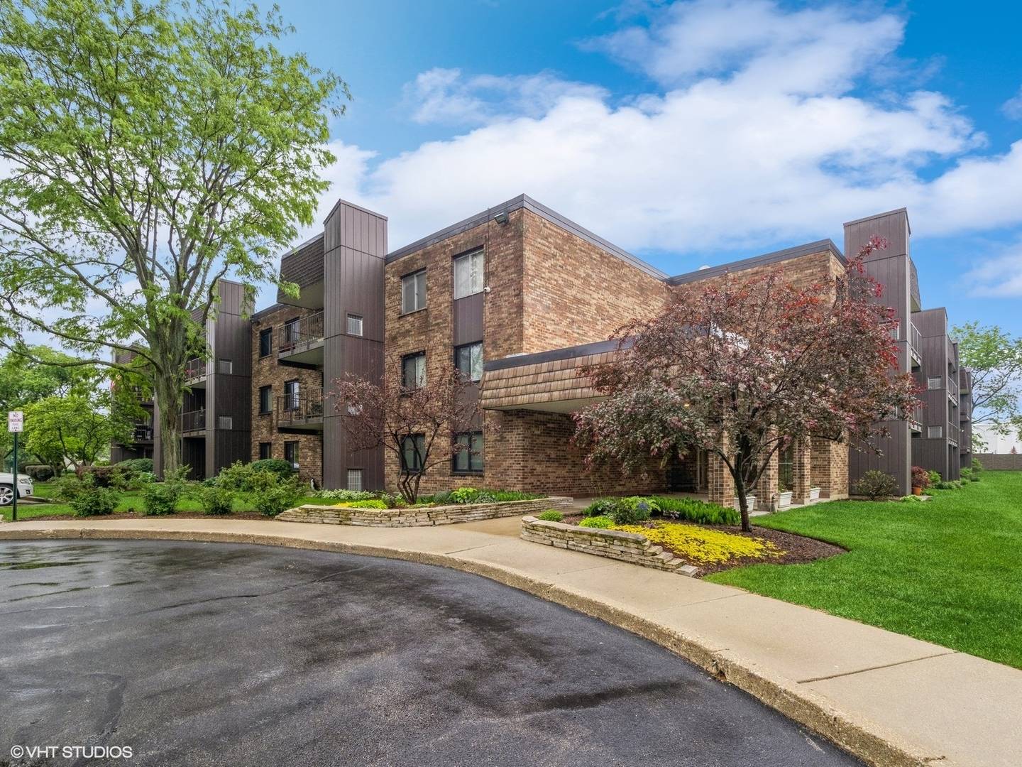 Schaumburg, IL 60173,Address not disclosed