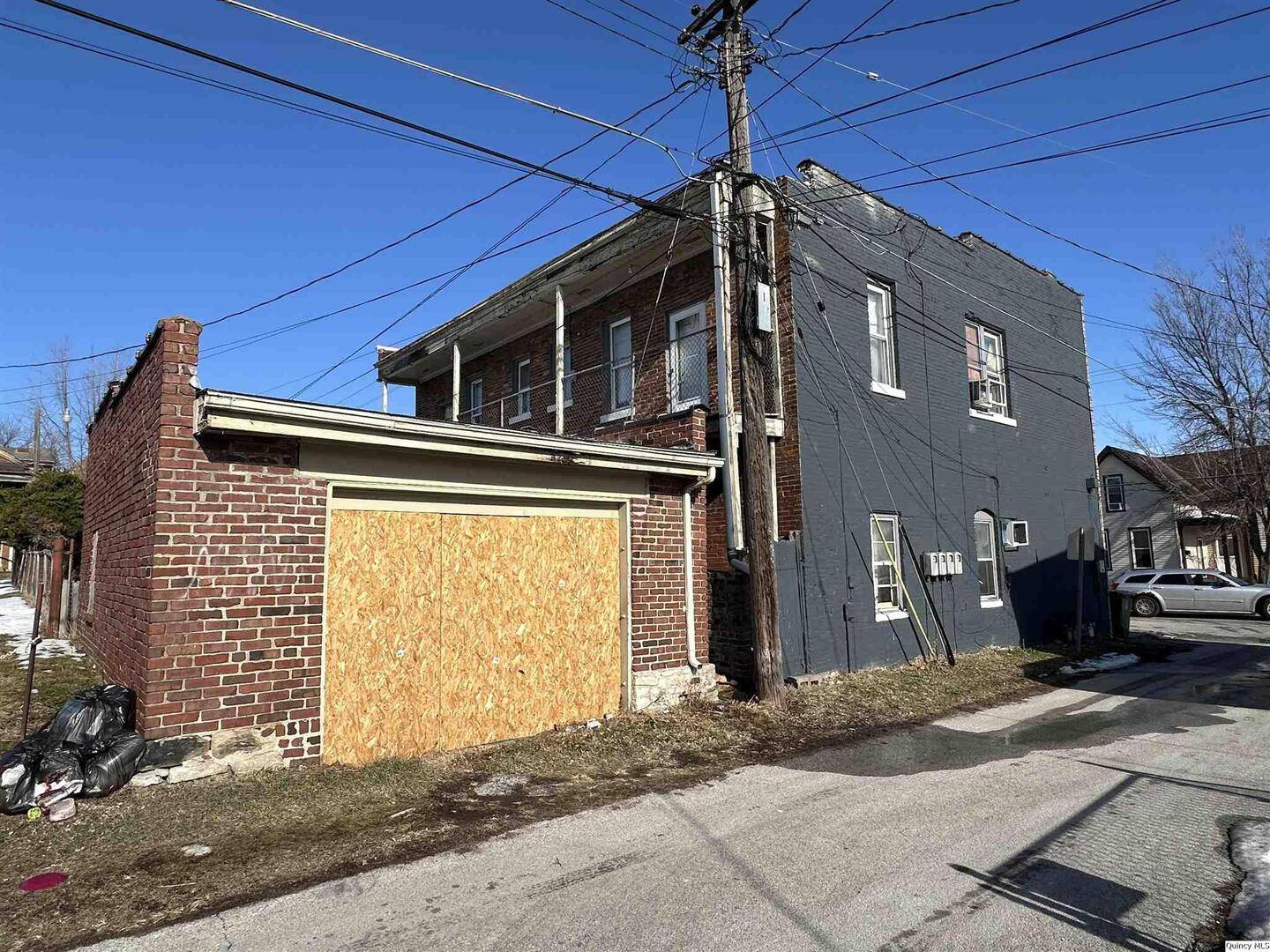 Quincy, IL 62301,818-20 S 8th ST