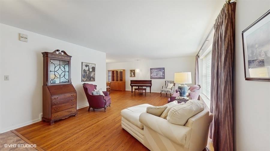 Palatine, IL 60067,416 S Royal CT