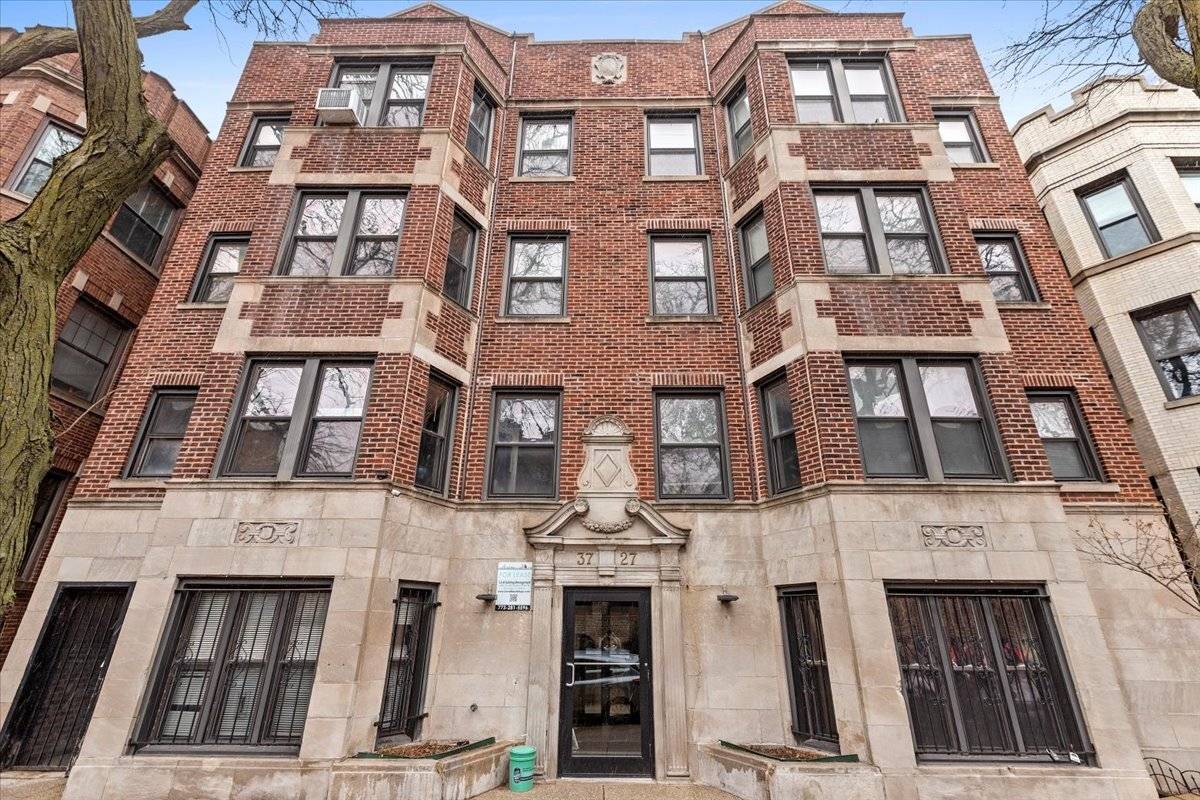 Chicago, IL 60613,3727 N Pine Grove AVE #400