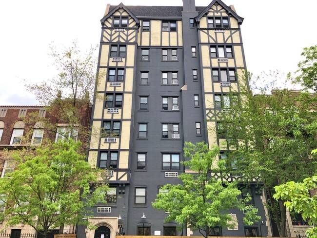 Chicago, IL 60660,5718 N Winthrop AVE #207